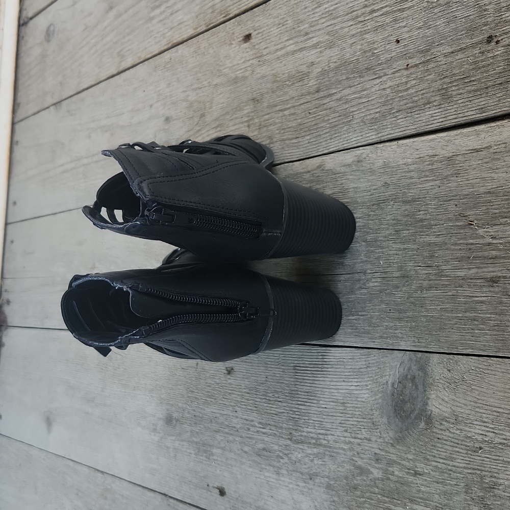 Black Carmen Cage Front Block Heel Peep Toe Bootie Size 8.5 NWT Maurices - Picture 3 of 4